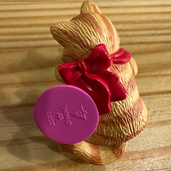 Mischievous Kittens Series #13 Hallmark Keepsake Ornament 2011 - Picture 5 of 6